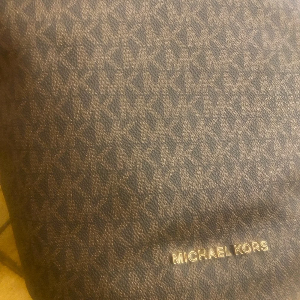 Michael Kors Brooke Medium Logo Bucket Bag Authentic New with Tags & Dust Bag